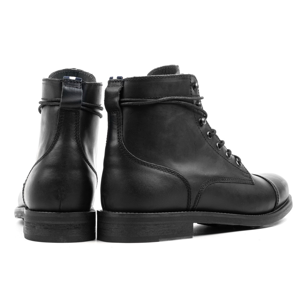 Boot de capuche d'orteil béret en cuir cireux noir